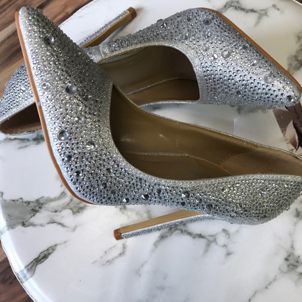 ‼️ Silver Diamond Pointed Toe Pumps Heels - Picture 4 of 8